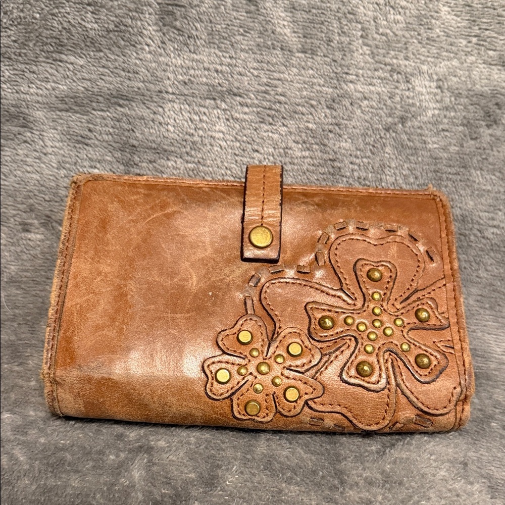Fossil Tan Leather Wallet with Floral Stitching and Studs